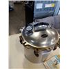 Image 2 : DELUXE CAST ALUMINUM PRESSURE CANNING POT