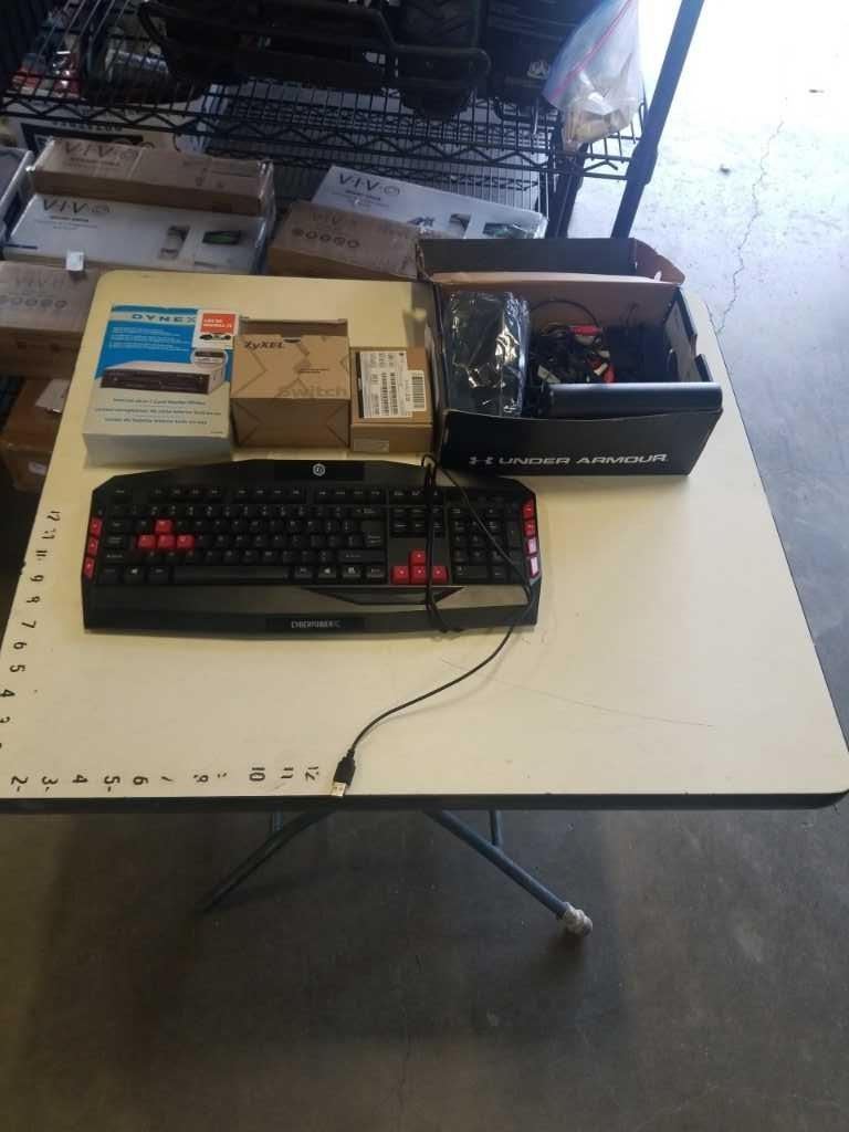 LOT OF COMPUTER ITEMS, WIRELESS MOUSE, EXTERNAL HDD, KEYBOARD AND MORE