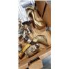Image 2 : TRAY OF BRASS DECOR, FIGURES, MEAT GRINDER