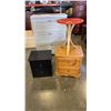 Image 1 : 2 NIGHTSTANDS AND SIDE TABLE