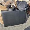 Image 8 : GREENLIFE FOLDING MASSAGE TABLE WITH CARRY BAG