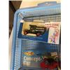 Image 8 : 2 TRAYS OF COLLECTIBLE DIE CAST VEHICLES