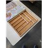 Image 2 : BAMBOO CUTLERY TRAY, KNIFE BLOCK AND 3PC CUTTING BOARD SET