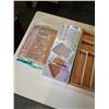 Image 3 : BAMBOO CUTLERY TRAY, KNIFE BLOCK AND 3PC CUTTING BOARD SET