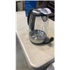 Image 2 : INSIGNIA 1.7L GLASS ELECTRIC KETTLE - TESTED WORKING - RETAIL $49