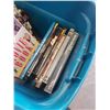 Image 2 : TOTE OF COFFEE TABLE BOOKS
