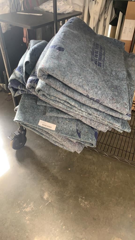 9 MOVING BLANKETS 9 moving blankets