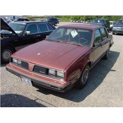 86 PONTIAC 6000LE 4DR EXMT.                                           