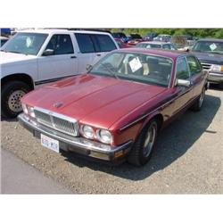 88 JAGUAR VANDEN PLAS EXMT.                                           