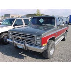 86 CHEVROLET SILVERADO 20 SUBURBAN 4X4 4DR EXMT.                      
