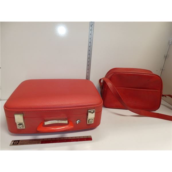 2 Vintage Travelgard Travelware