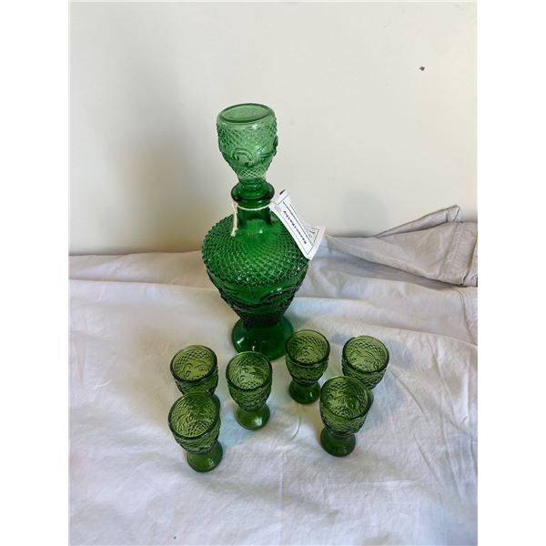Decanter and 6 shooter glasses