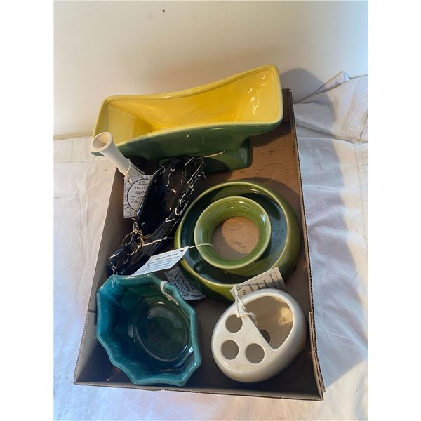 Assorted pottery items