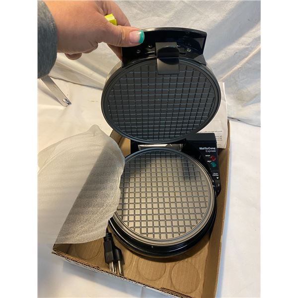 Chef's choice waffle cone express