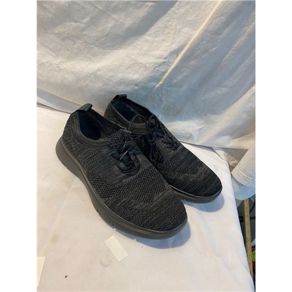 Reaction Kenneth Cole size 10