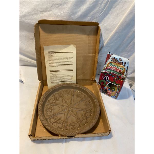 The Hartsto e shortbread mold and candy cane game