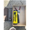 Image 1 : Riveter and other tools