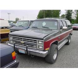 86 CHEVROLET SILVERADO SUBURBAN 4X4 4DR EXMT.                         
