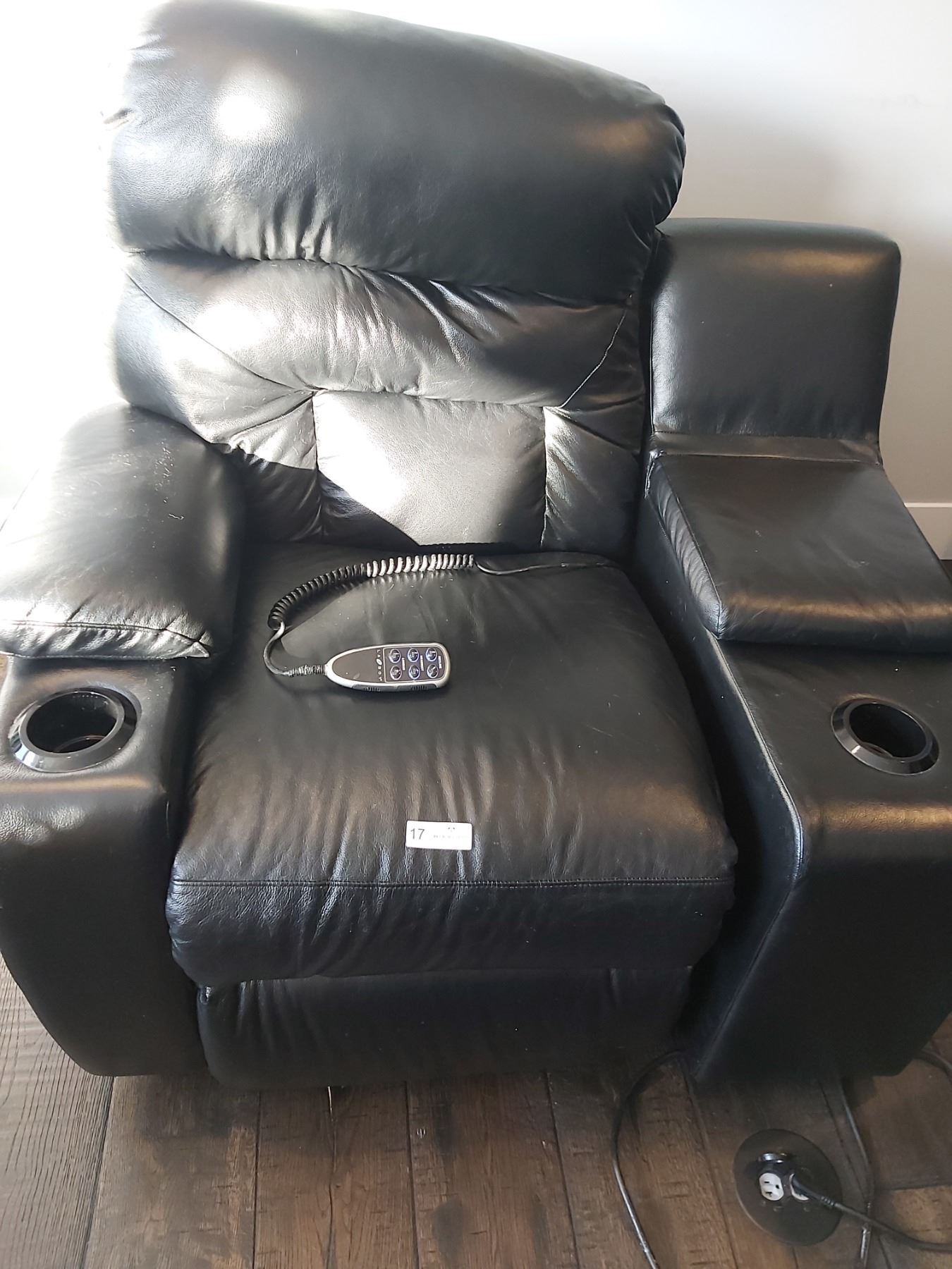 Three Seated Reclining Theatre seats Lazy boy Middle chair does not