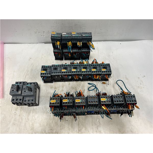 Lot of Siemens Contactors (See Pics)