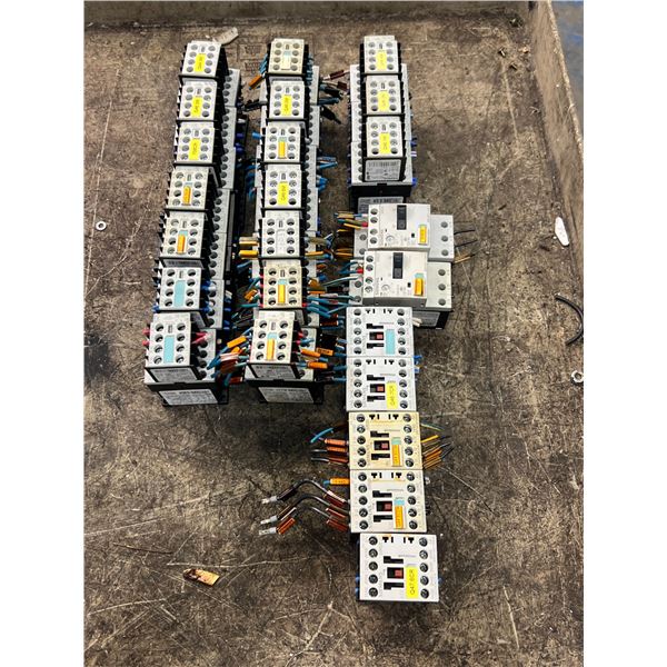 Lot of Siemens Contactors (See Pics)