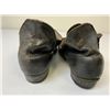 Image 10 : ANTIQUE VICTORIAN WOMEN'S PAIR OF BLACK LEATHER SHOES