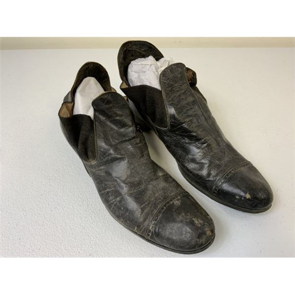 ANTIQUE VICTORIAN WOMEN'S PAIR OF BLACK LEATHER SHOES