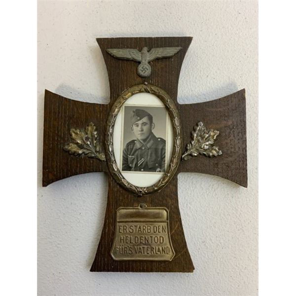 WWII GERMAN SOLDIERS PICTURE IN IRON CROSS DECORATED WOODEN FRAME