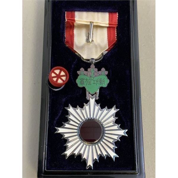 WWII JAPANESE ORDER OF RISING SUN 6th CLASS MEDAL WITH BOX
