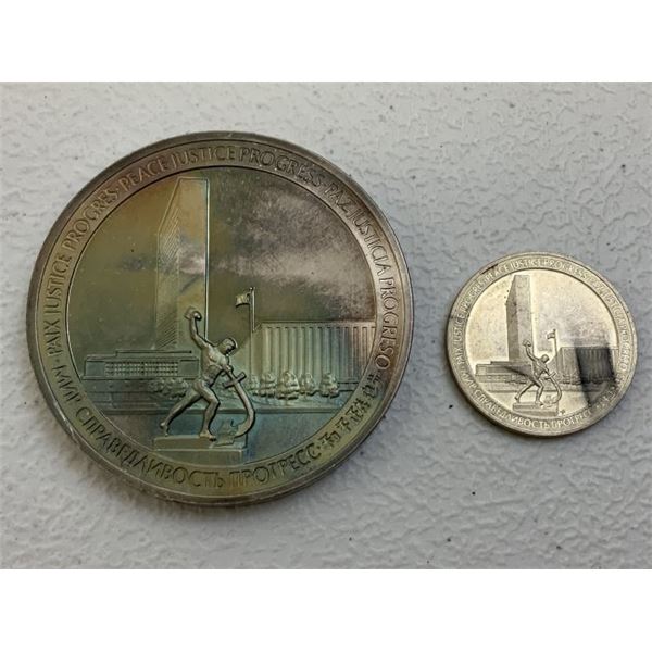 1970 25th ANNIVERSARY OF THE UNITED NATIONS SET OF 2 SILVER MEDALS