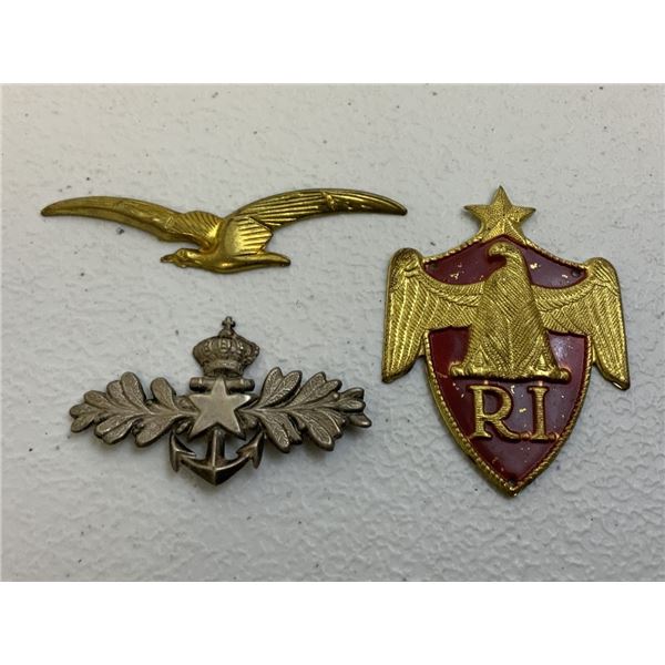 WWII ITALIAN MILITARY INSIGNIA LOT