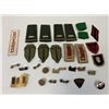 Image 1 : LARGE LOT OF VINTAGE US MILITARY BRASS AND INSIGNIAS