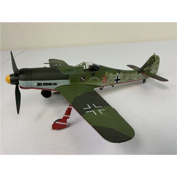 WWII GERMAN LUFTWAFFE PLANE FOCKE WULF 1945 MODEL 1:32