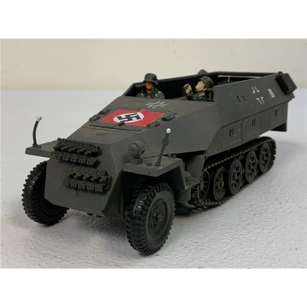 WWII GERMAN ARMY HALFTRACK 1:32 MODEL DETAILED