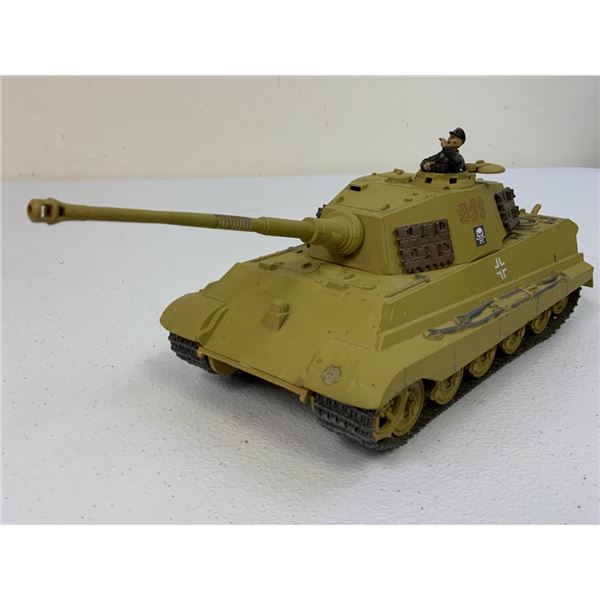 WWII GERMAN TANK KING TIGER IN TROPICAL CAMMO METAL MODEL CUSTOM DETAILED