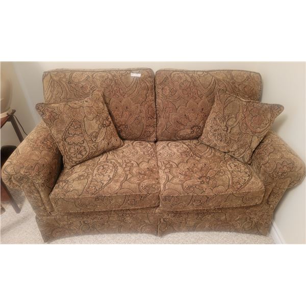 A Charming Love-seat Featuring A Flower Aesthetic