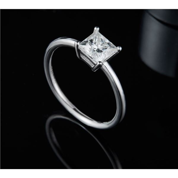 Princess Cut 1.00ct VVS1 White F-G Fire Moissanite Ring