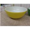 Image 2 : Lot of 4 Pyrex Nesting Bowls - 3 Color - Missing Red but Has 2 Blue