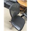 Image 3 : Adjustable Swivel Office Chair