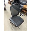 Image 2 : Adjustable Swivel Office Chair