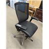 Image 2 : Adjustable Swivel Office Chair
