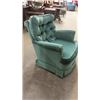 Image 2 : Swivel Living Room Chair