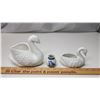 Image 2 : 2 Porcelain swans and teeny delft blue decorative vase - Made in Holland