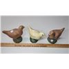 Image 2 : 3 painted cement Hens