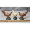 Image 3 : 3 painted cement Hens