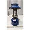 Image 2 : 1975 Coleman blue deluxe easi-lite gas lantern