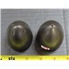 Image 4 : 6 Salt & Pepper shakers: 2 Green pots, 2 Beaver heads, 2 black cones