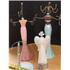 Image 7 : 5 Porcelain dolls (Smaller size) + 1 doll holder + 2 Jewelry items