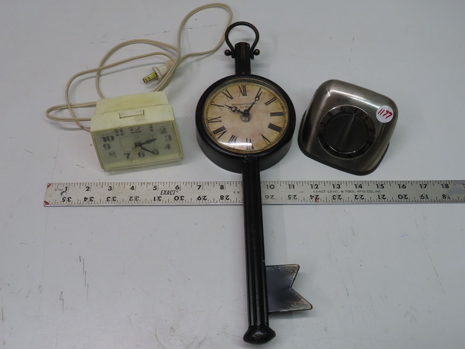 Decorative clock + tabletop/bedside clock, + timer - Schmalz Auctions
