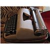 Image 5 : Vintage Remington Letter-Riter (Type writer) with carrying case